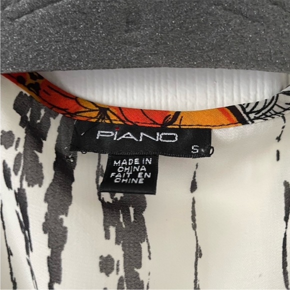 Piano Ladies Pullover Blouse, Size S - Picture 4 of 6